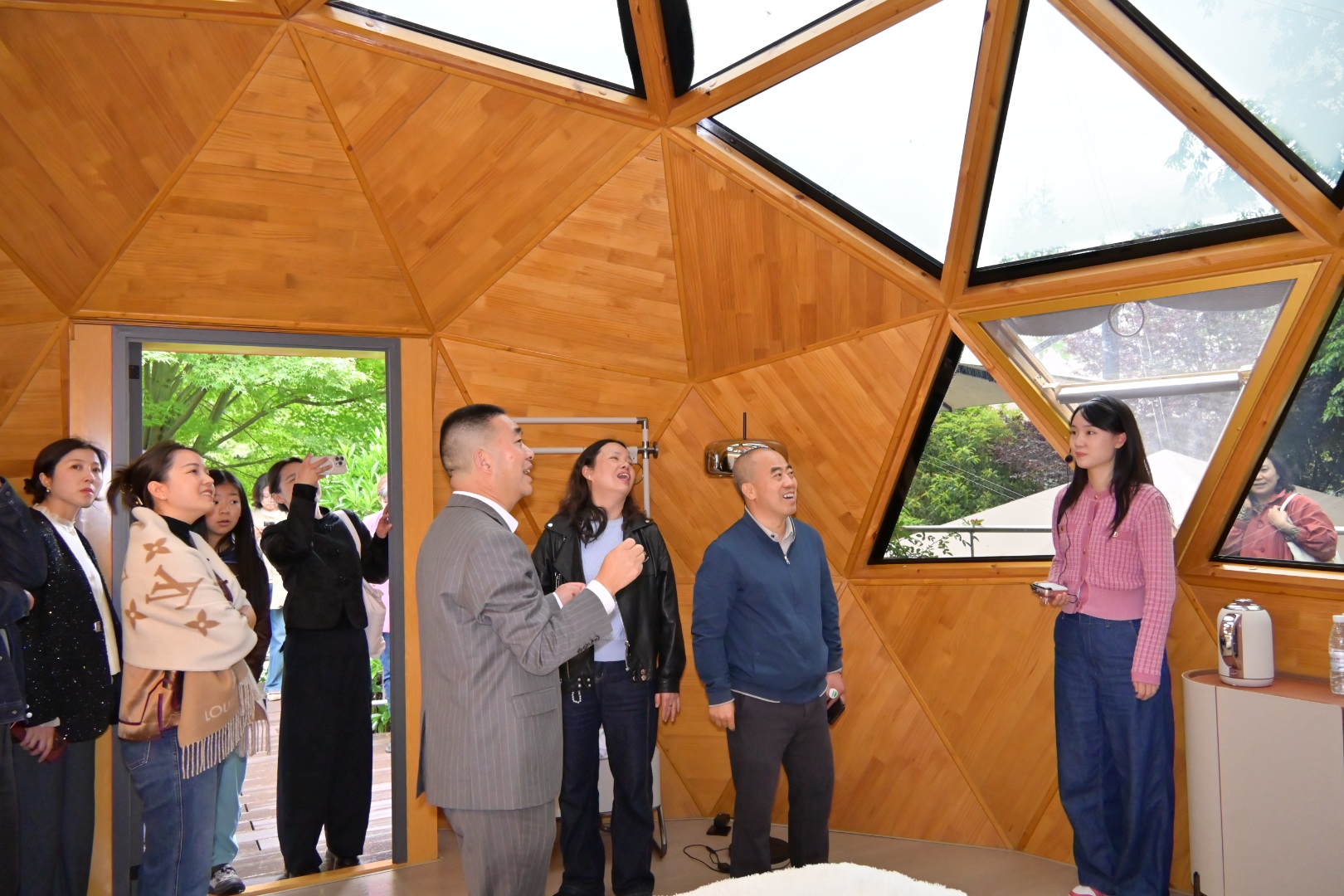 政企同心，共促高质量发展丨都江堰市工商联（总商会）走进雪利篷房产品展示基地