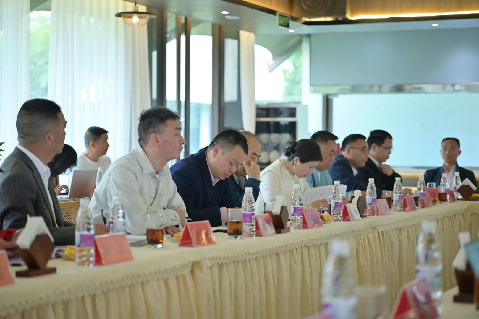 政企同心，共促高质量发展丨都江堰市工商联（总商会）走进雪利篷房产品展示基地