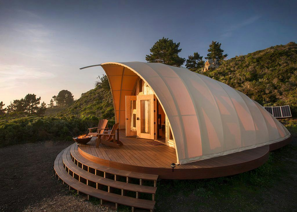 打破钢筋水泥的边界:当膜结构建筑重塑Glamping的极致野奢